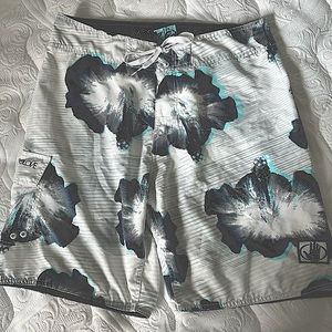 Body Glove Board/Swim shorts-32